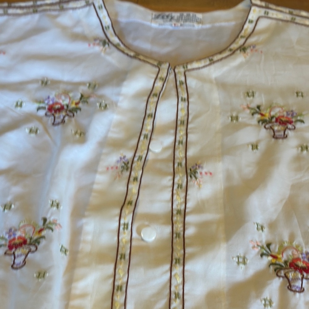 Vintage Lily Floral Embroidered Blouse - Picture 7 of 7